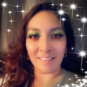 Meet your Posher, Lorenia